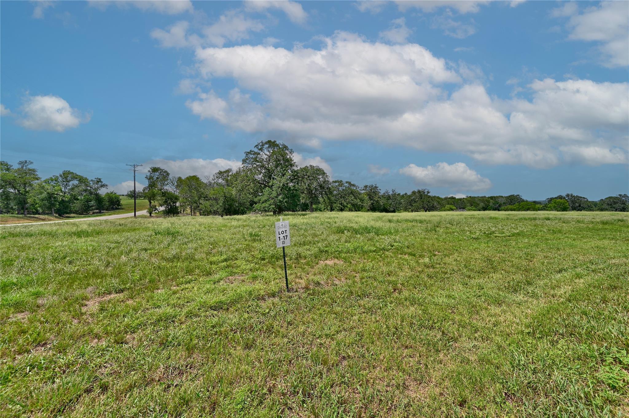 180 Sunny Day Dr, Red Rock, TX 78662