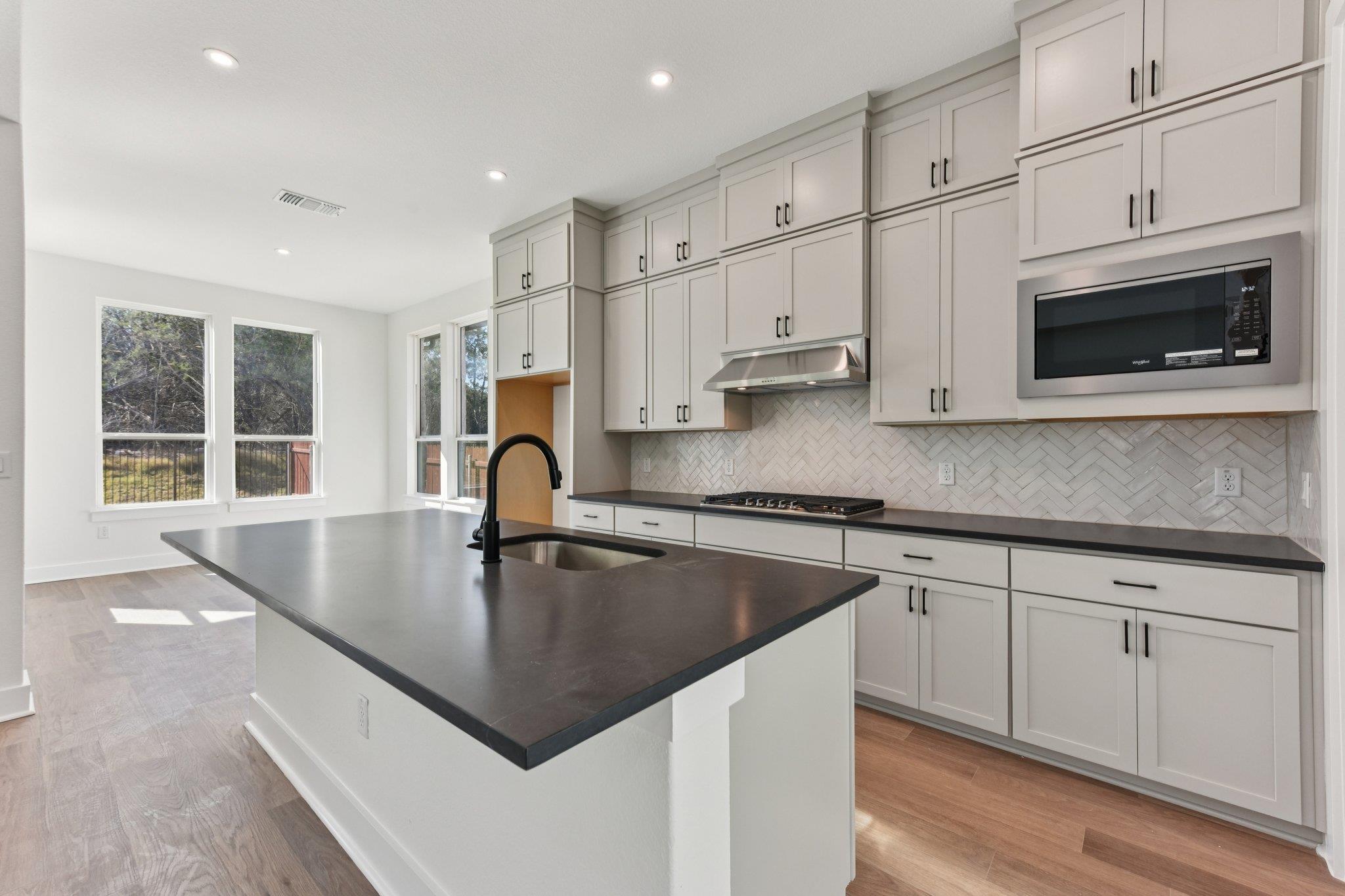 1242 Robin Trl, Round Rock, TX 78681