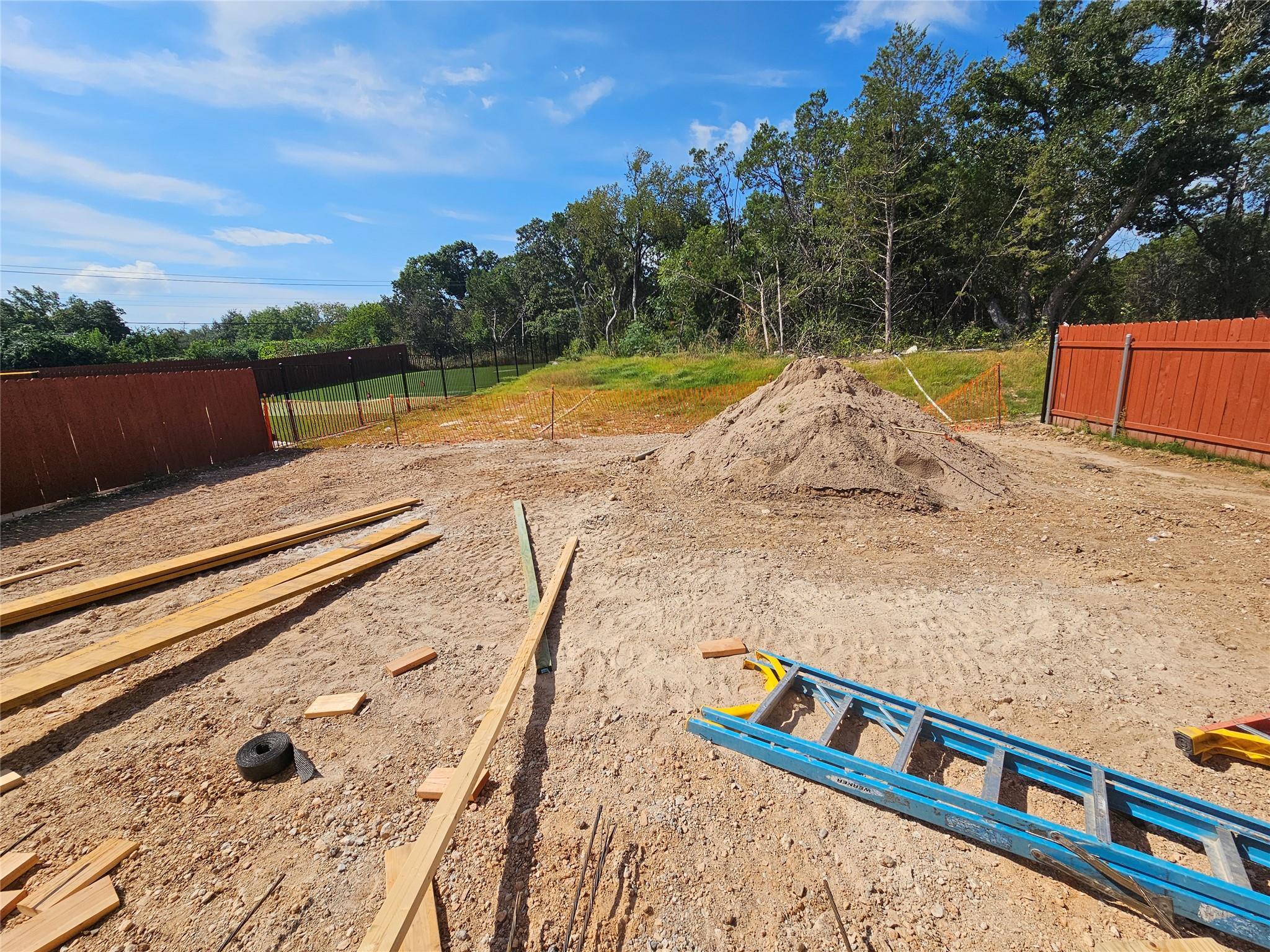 1242 Robin Trl, Round Rock, TX 78681