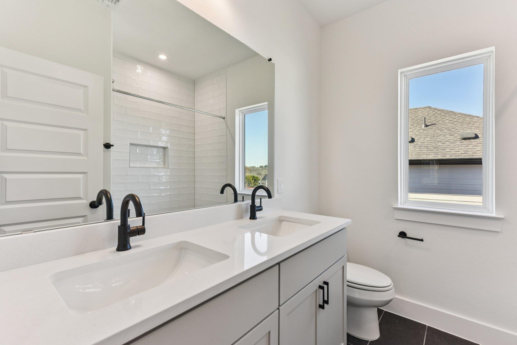 1242 Robin Trl, Round Rock, TX 78681