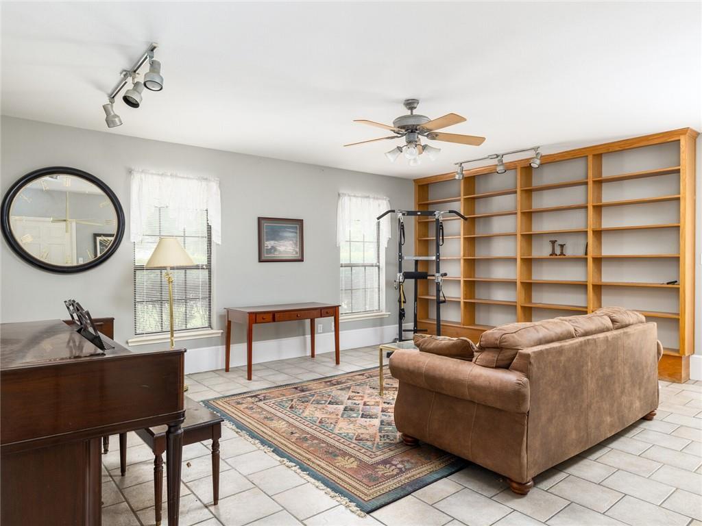 1903 Yokley Rd, Rockdale, TX 76567