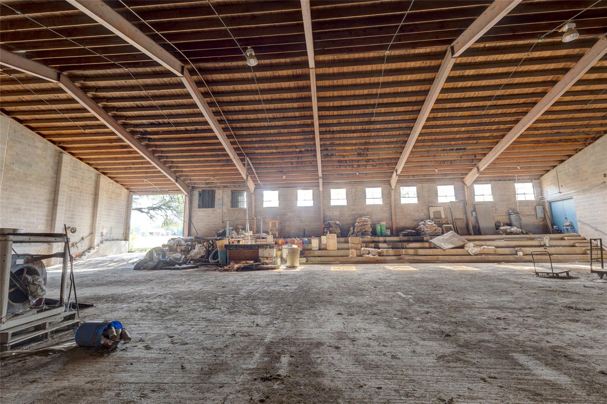 211 Loop 308, Briggs, TX 78608