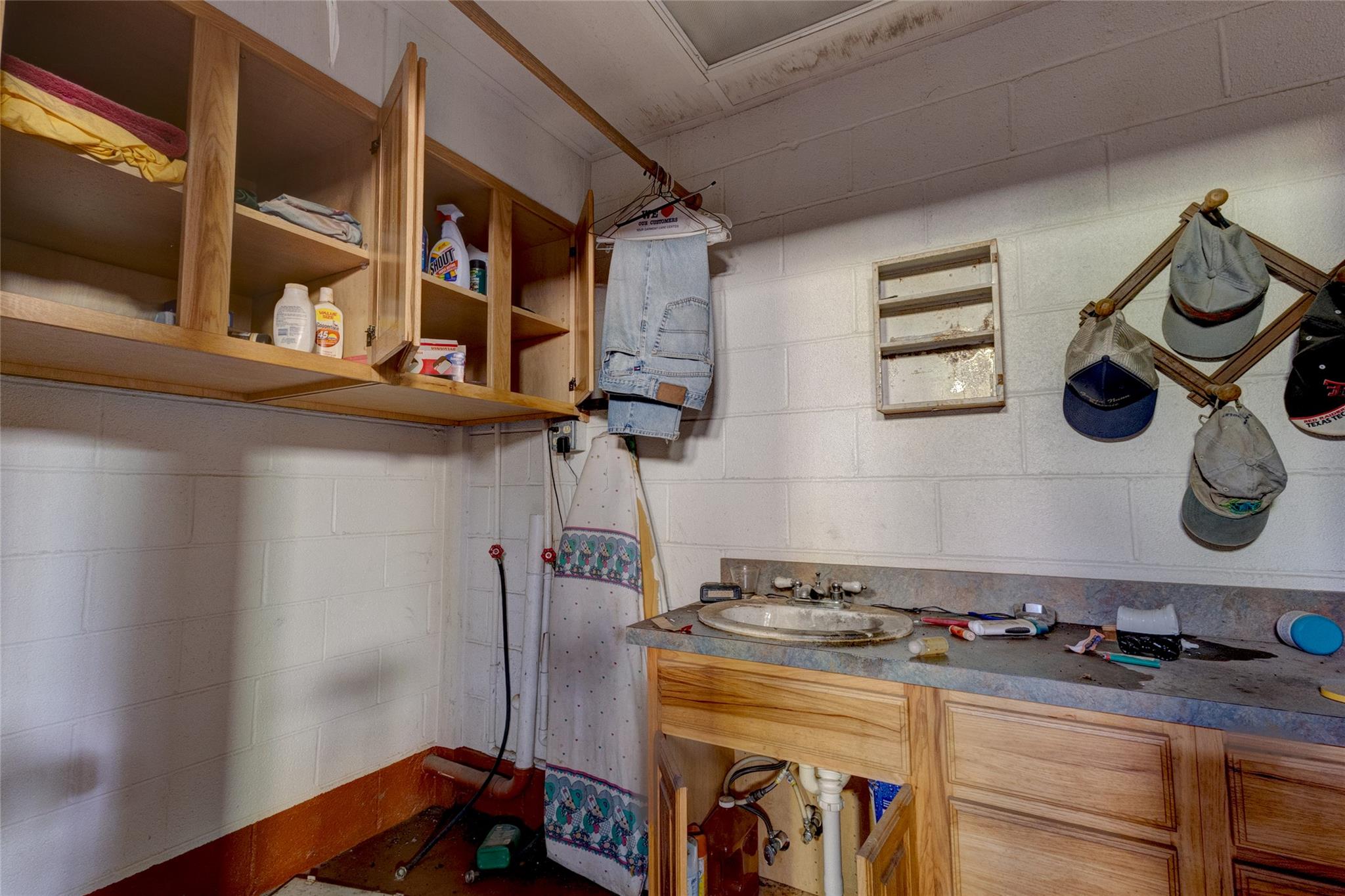 211 Loop 308, Briggs, TX 78608