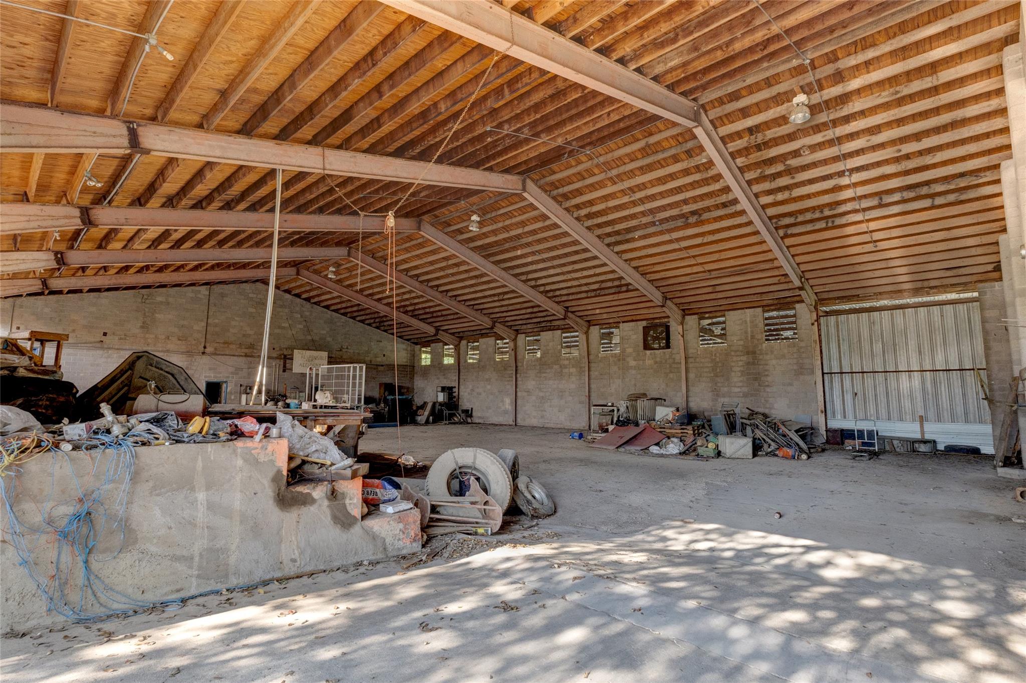 211 Loop 308, Briggs, TX 78608