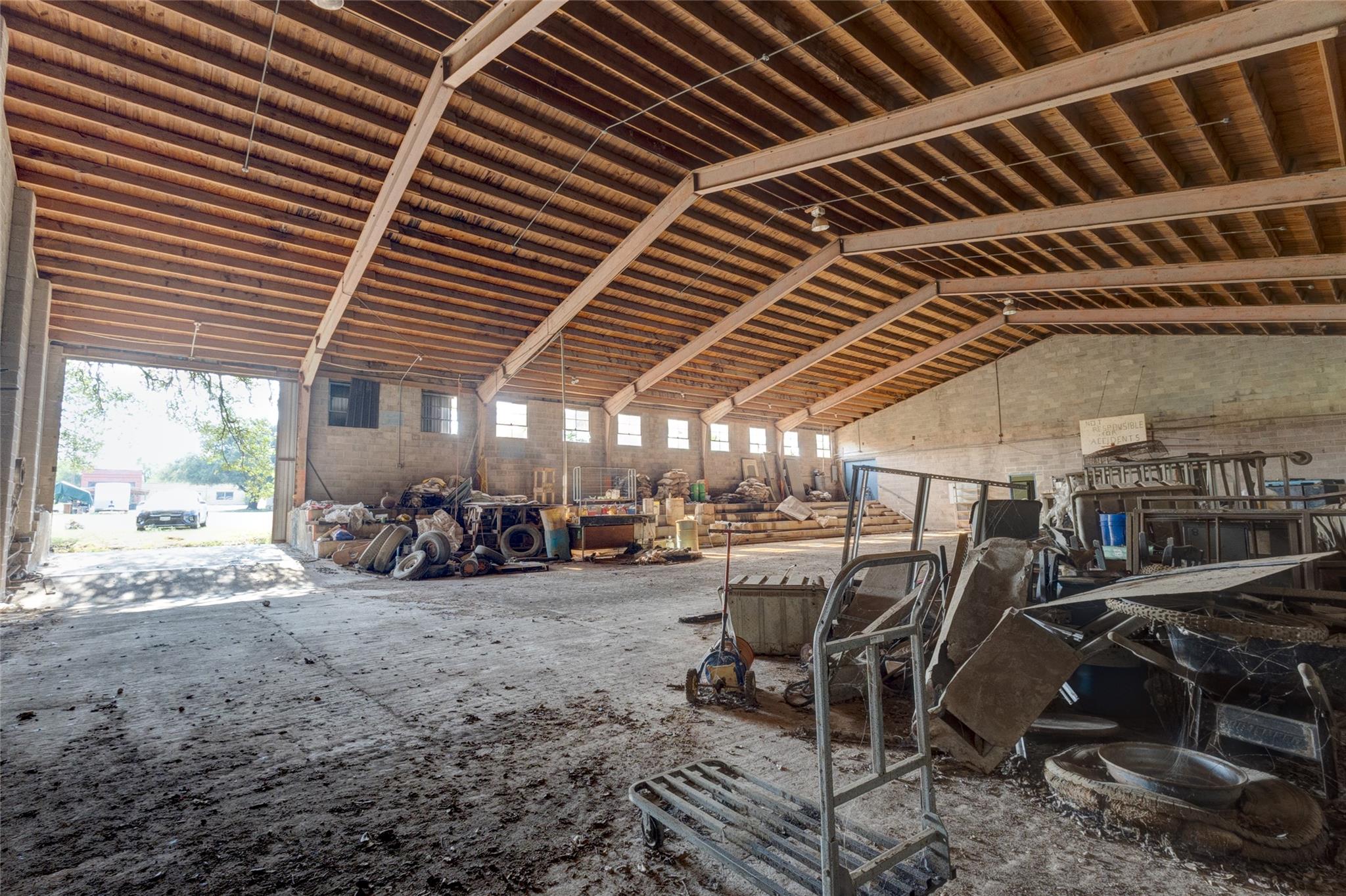 211 Loop 308, Briggs, TX 78608