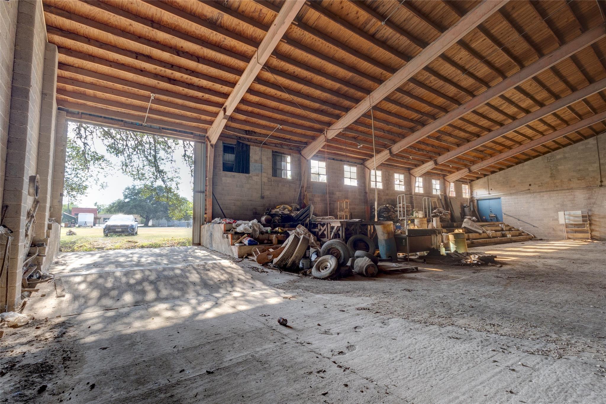 211 Loop 308, Briggs, TX 78608