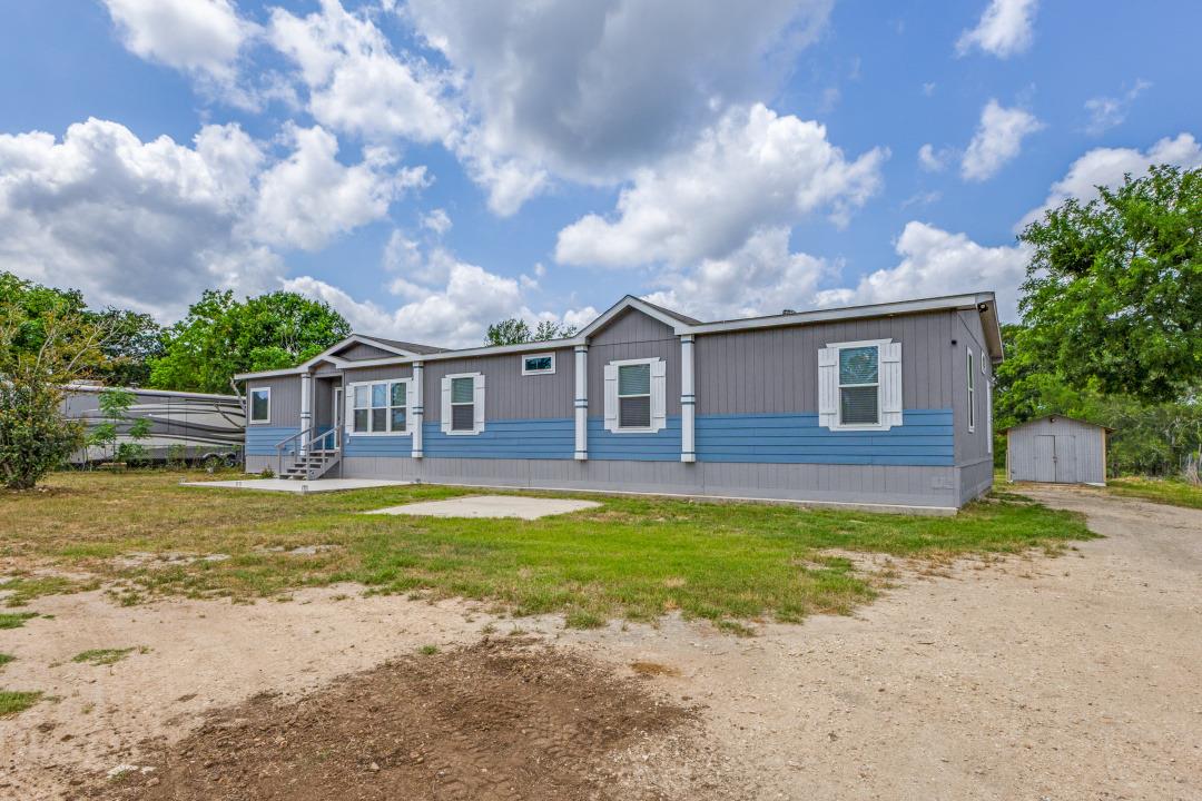 168 River Oaks Dr, Cedar Creek, TX 78612