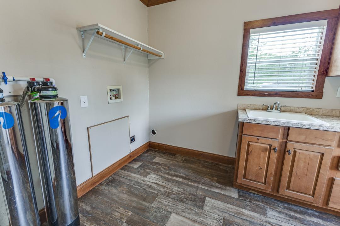 168 River Oaks Dr, Cedar Creek, TX 78612