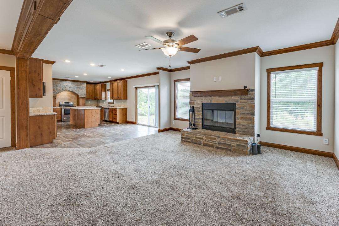 168 River Oaks Dr, Cedar Creek, TX 78612