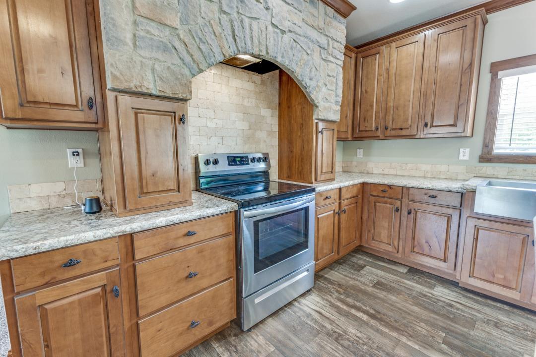 168 River Oaks Dr, Cedar Creek, TX 78612