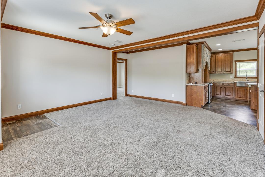 168 River Oaks Dr, Cedar Creek, TX 78612