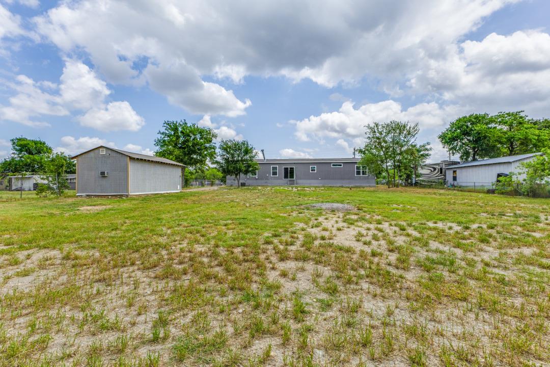 168 River Oaks Dr, Cedar Creek, TX 78612