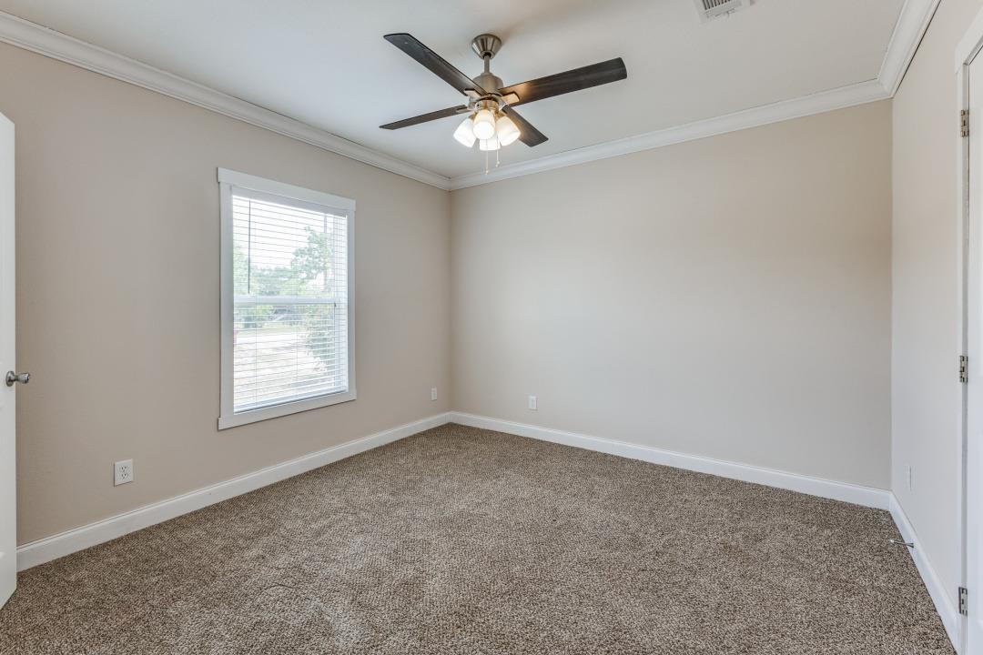 168 River Oaks Dr, Cedar Creek, TX 78612