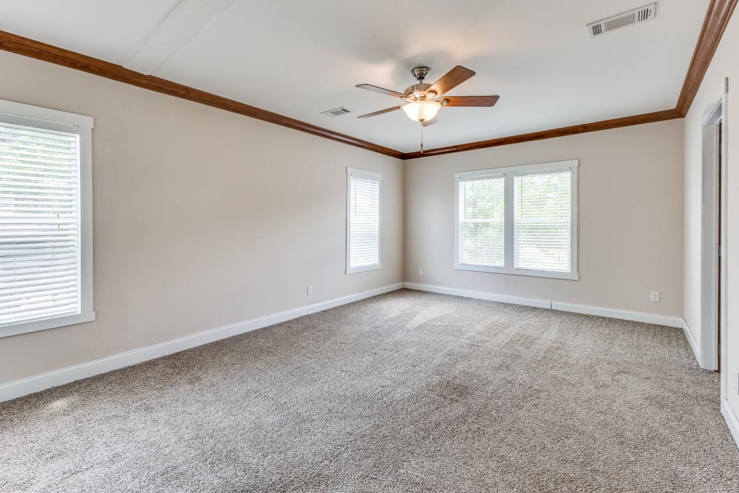 168 River Oaks Dr, Cedar Creek, TX 78612