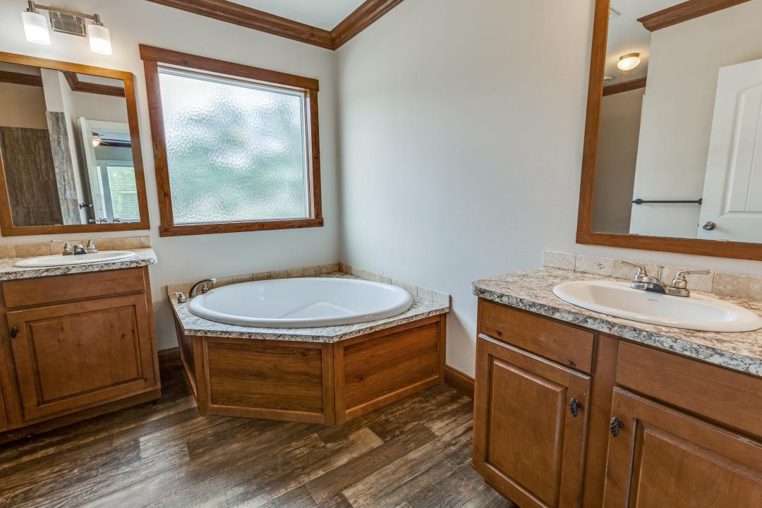 168 River Oaks Dr, Cedar Creek, TX 78612