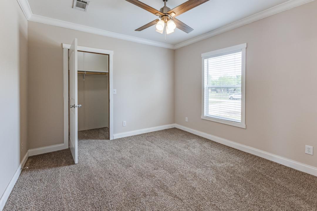 168 River Oaks Dr, Cedar Creek, TX 78612