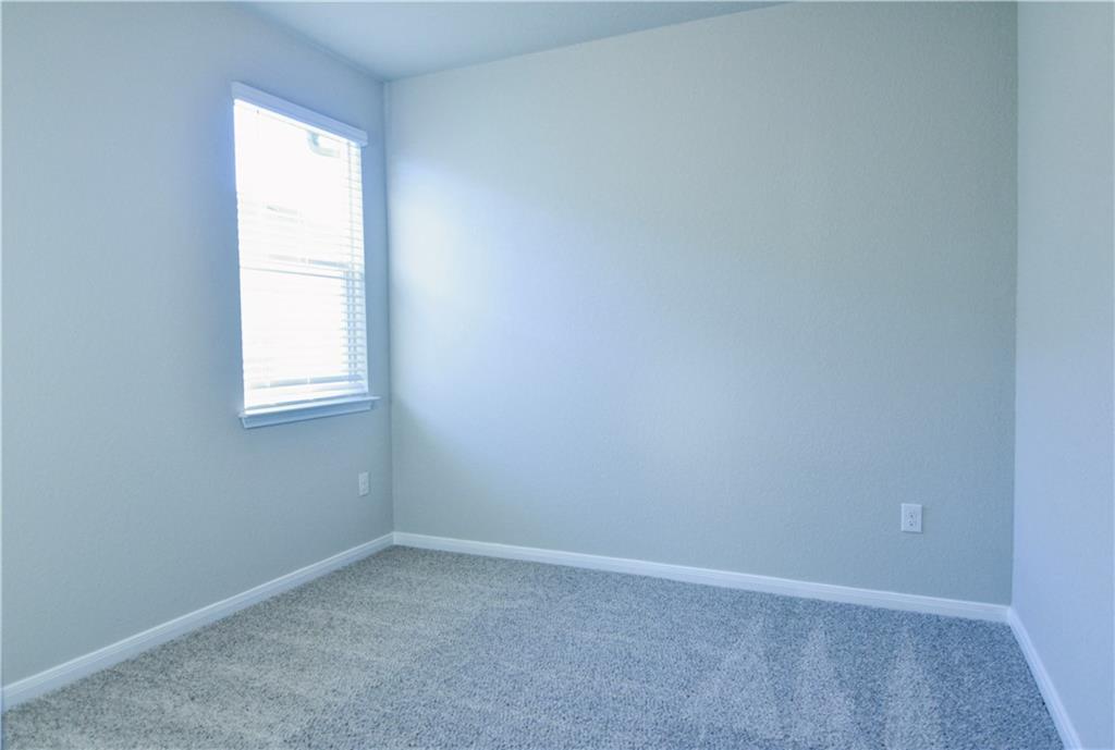 117 Rochester Ln, Hutto, TX 78634