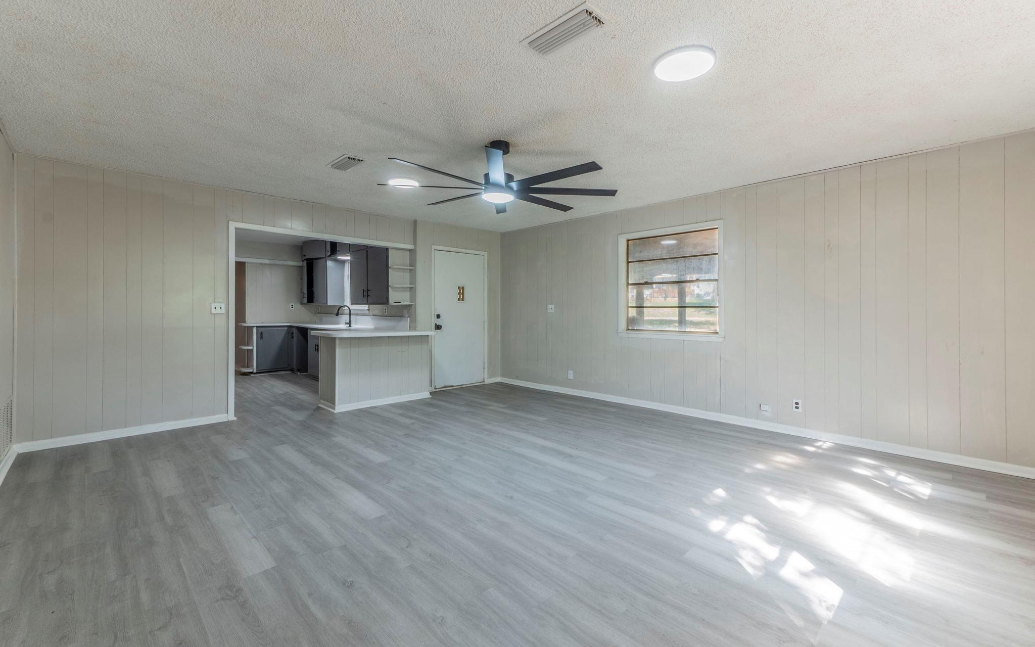 574 Oaklawn Dr, Rockdale, TX 76567