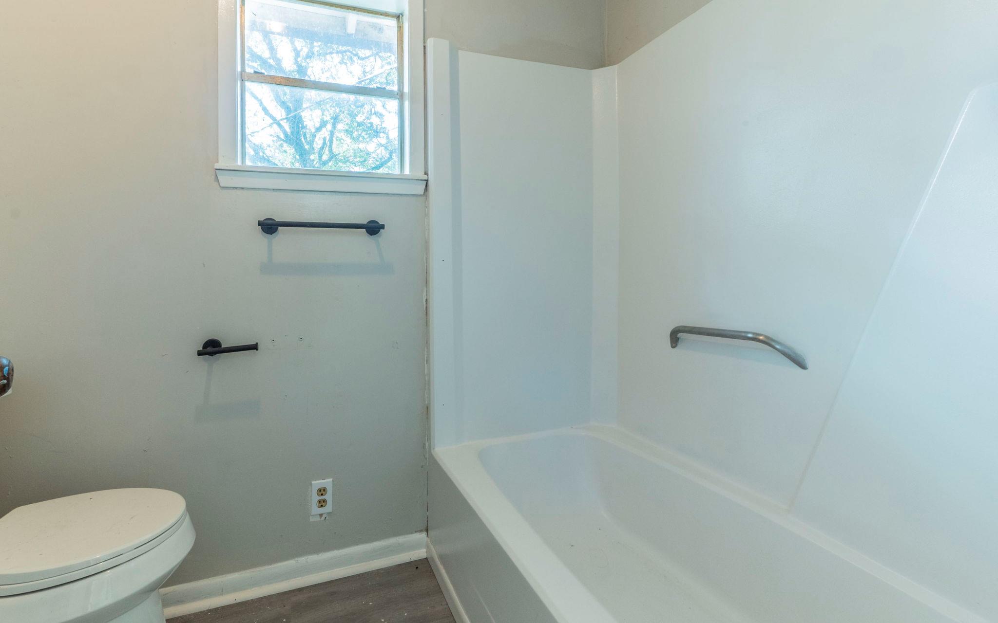 574 Oaklawn Dr, Rockdale, TX 76567