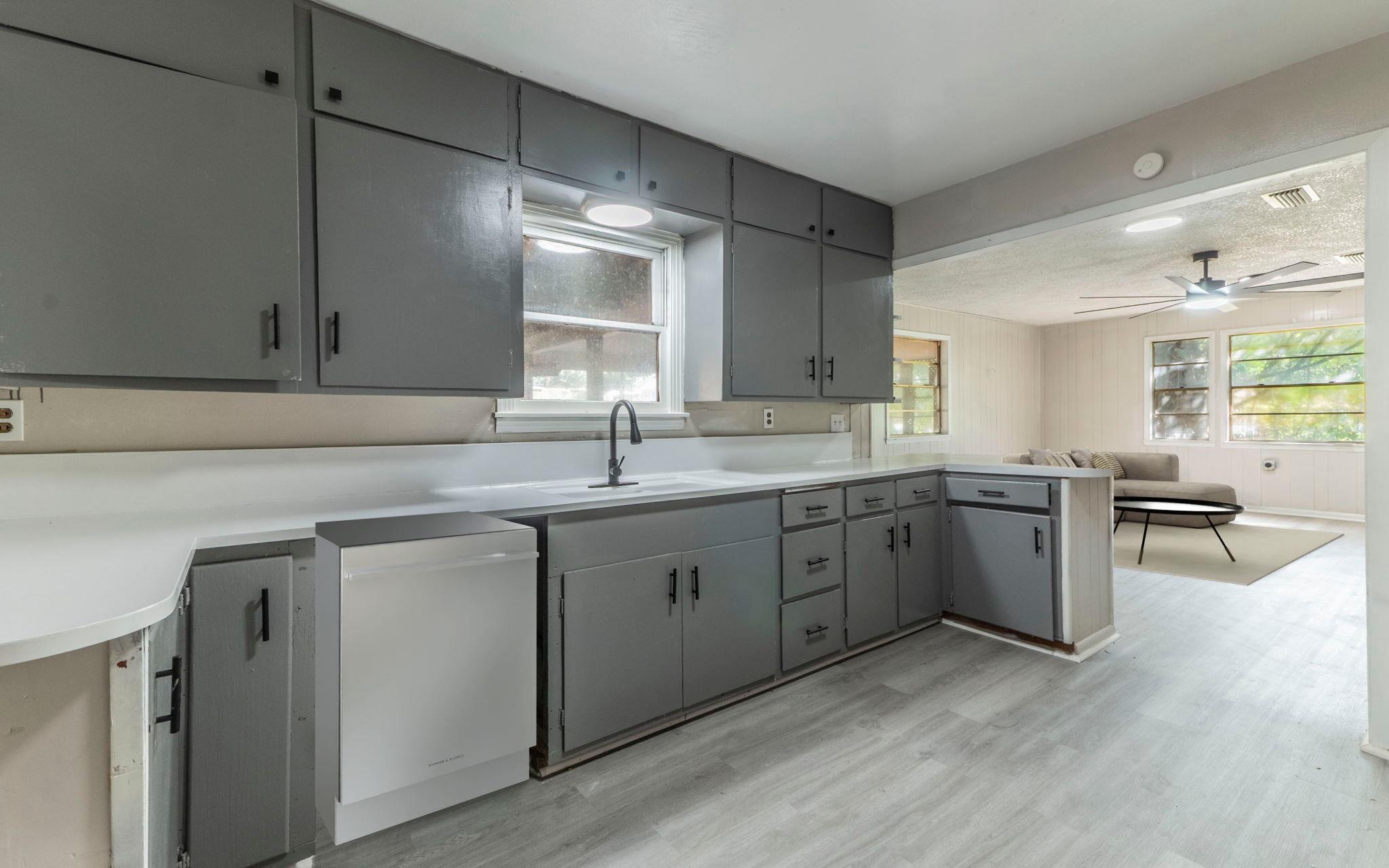 574 Oaklawn Dr, Rockdale, TX 76567