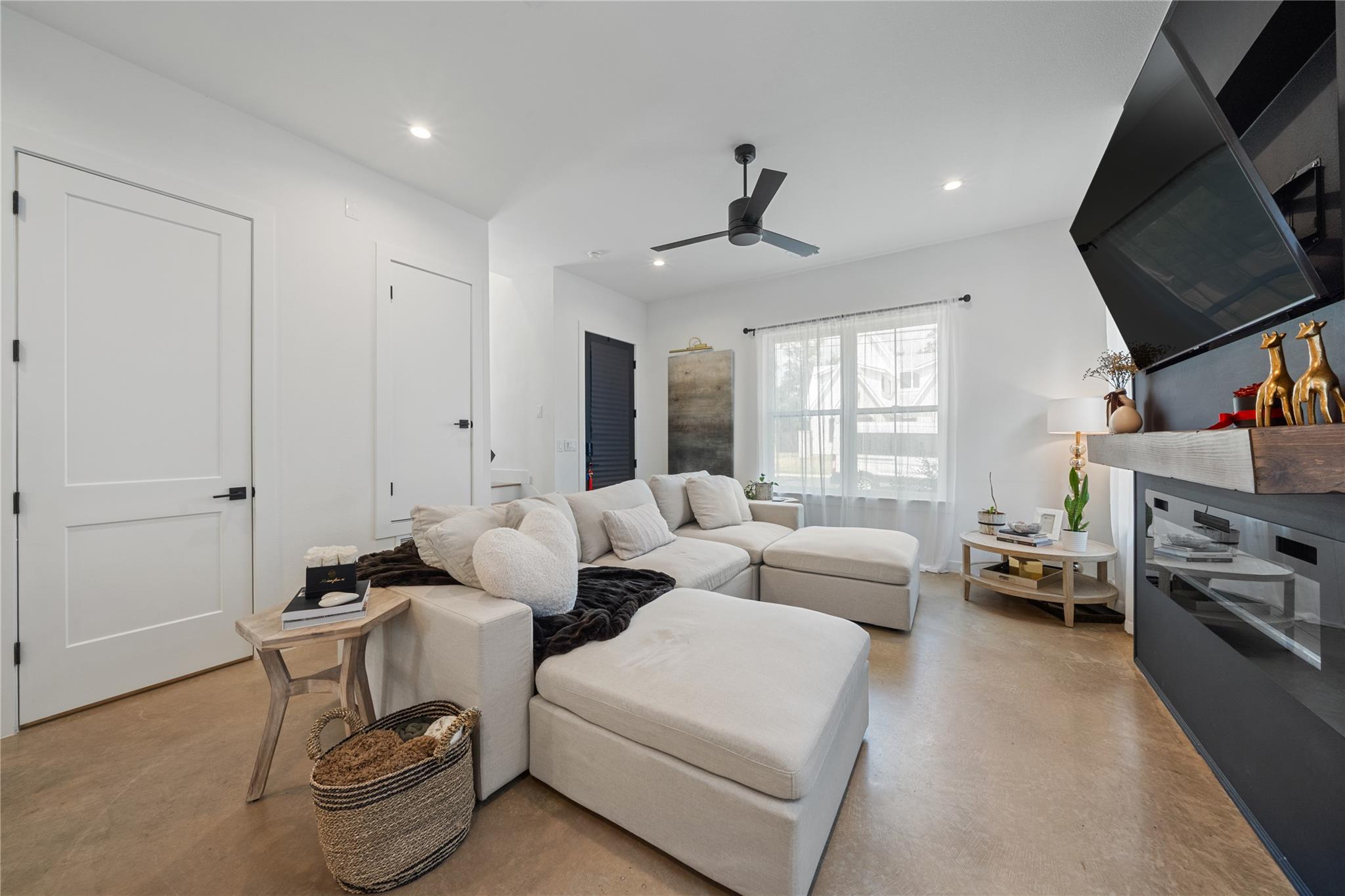 5701 Tura Ln # 1, Austin, TX 78721