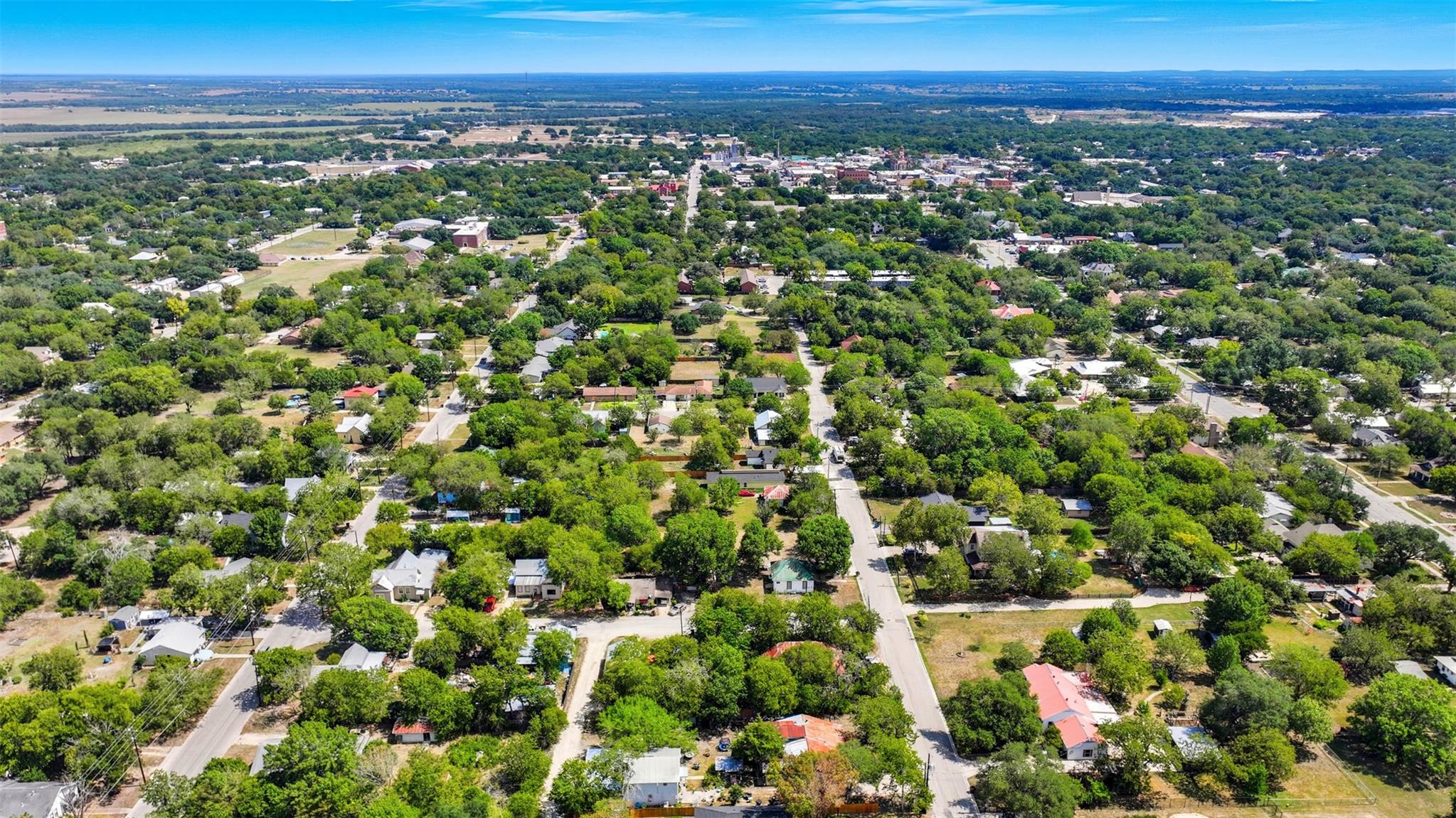 711 Fir Ln, Lockhart, TX 78644