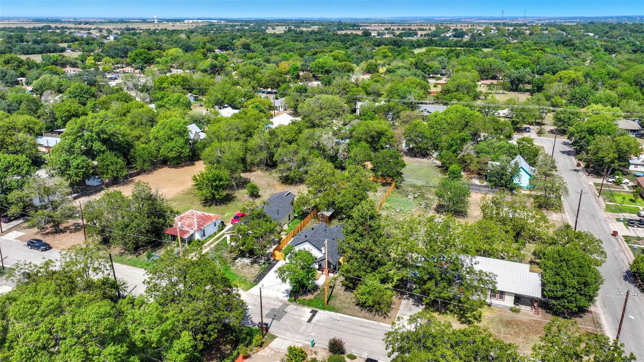 711 Fir Ln, Lockhart, TX 78644