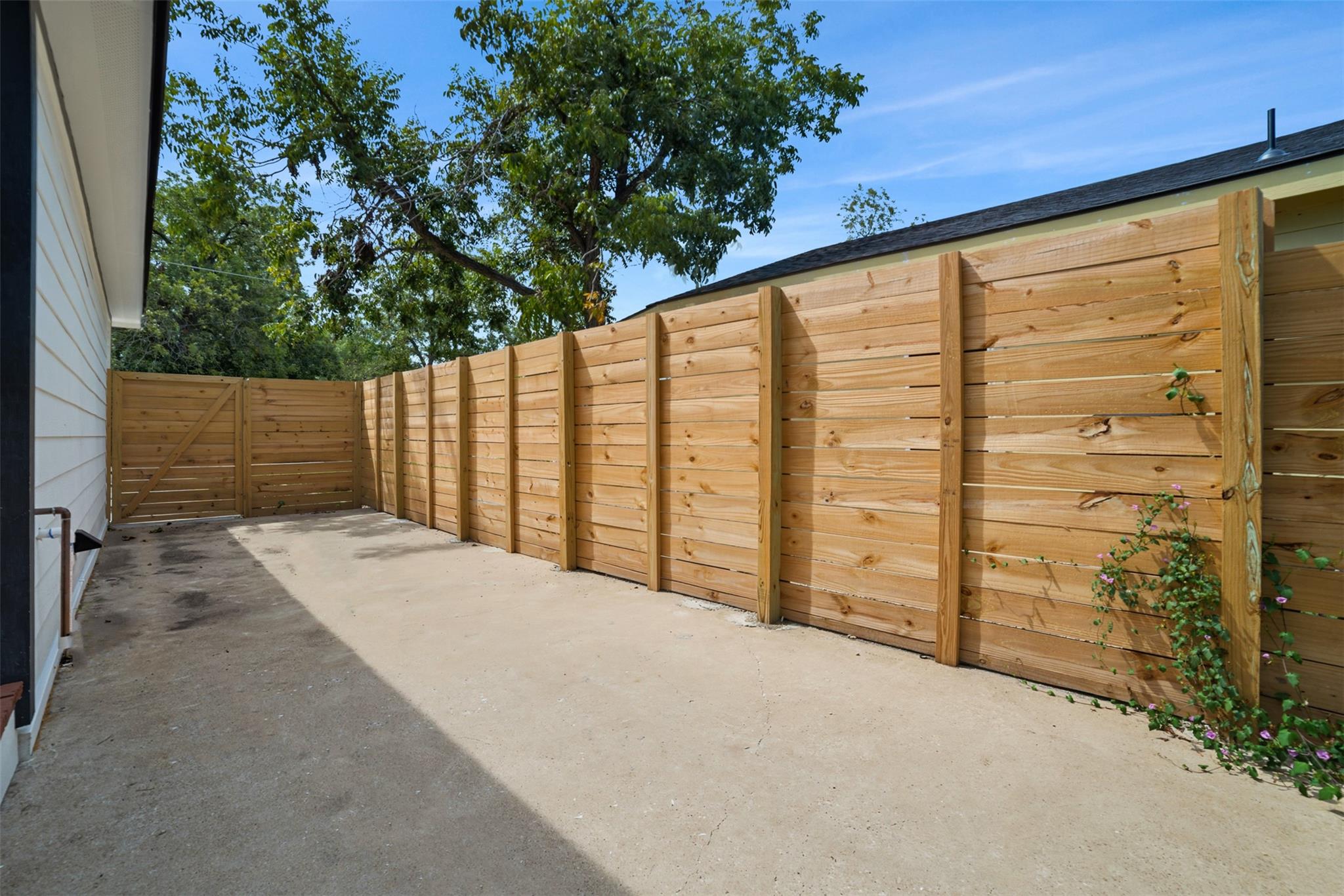 711 Fir Ln, Lockhart, TX 78644