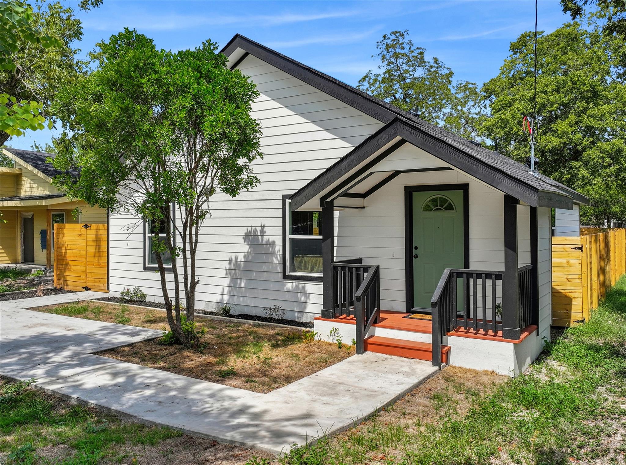 711 Fir Ln, Lockhart, TX 78644