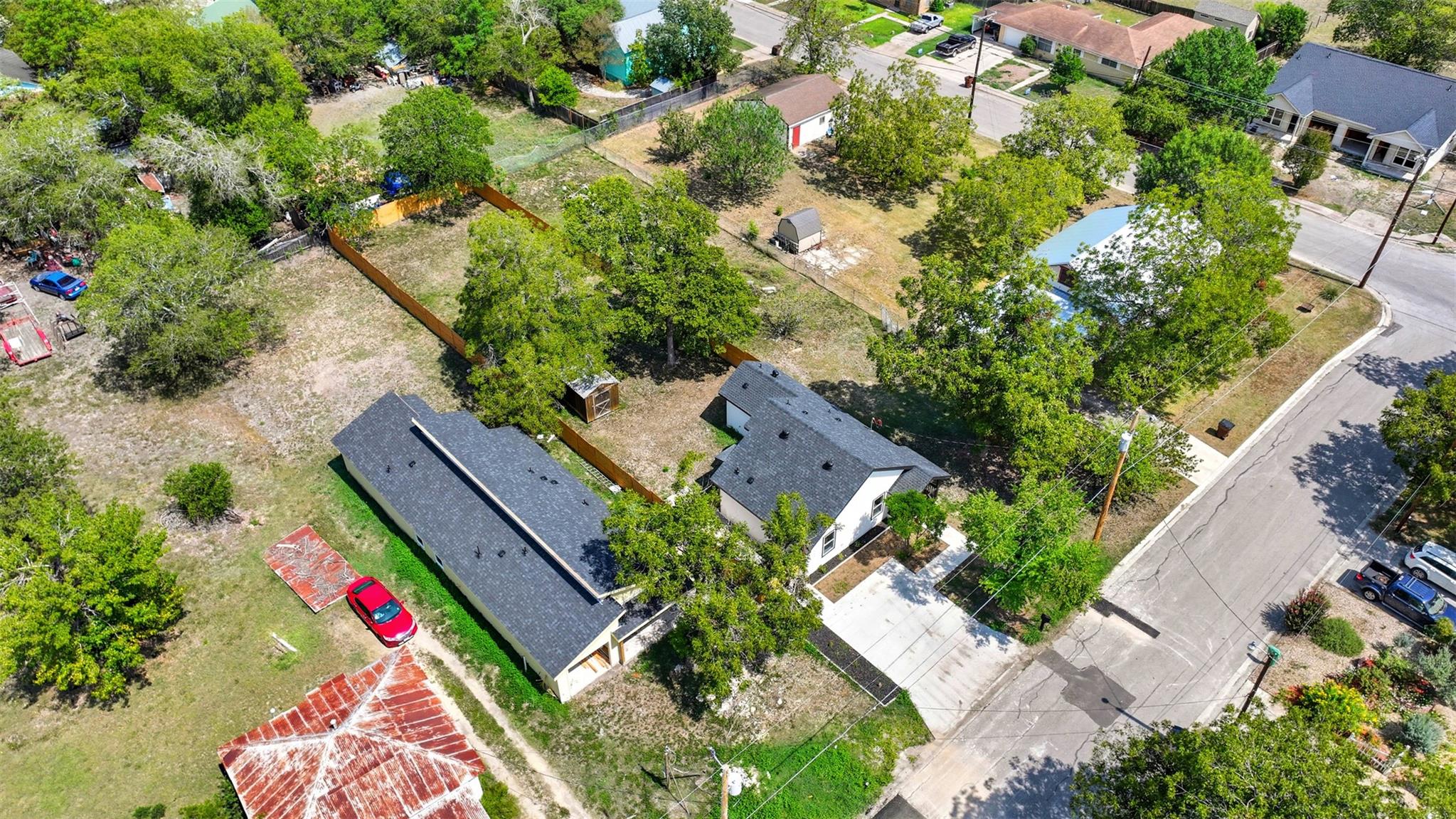 711 Fir Ln, Lockhart, TX 78644