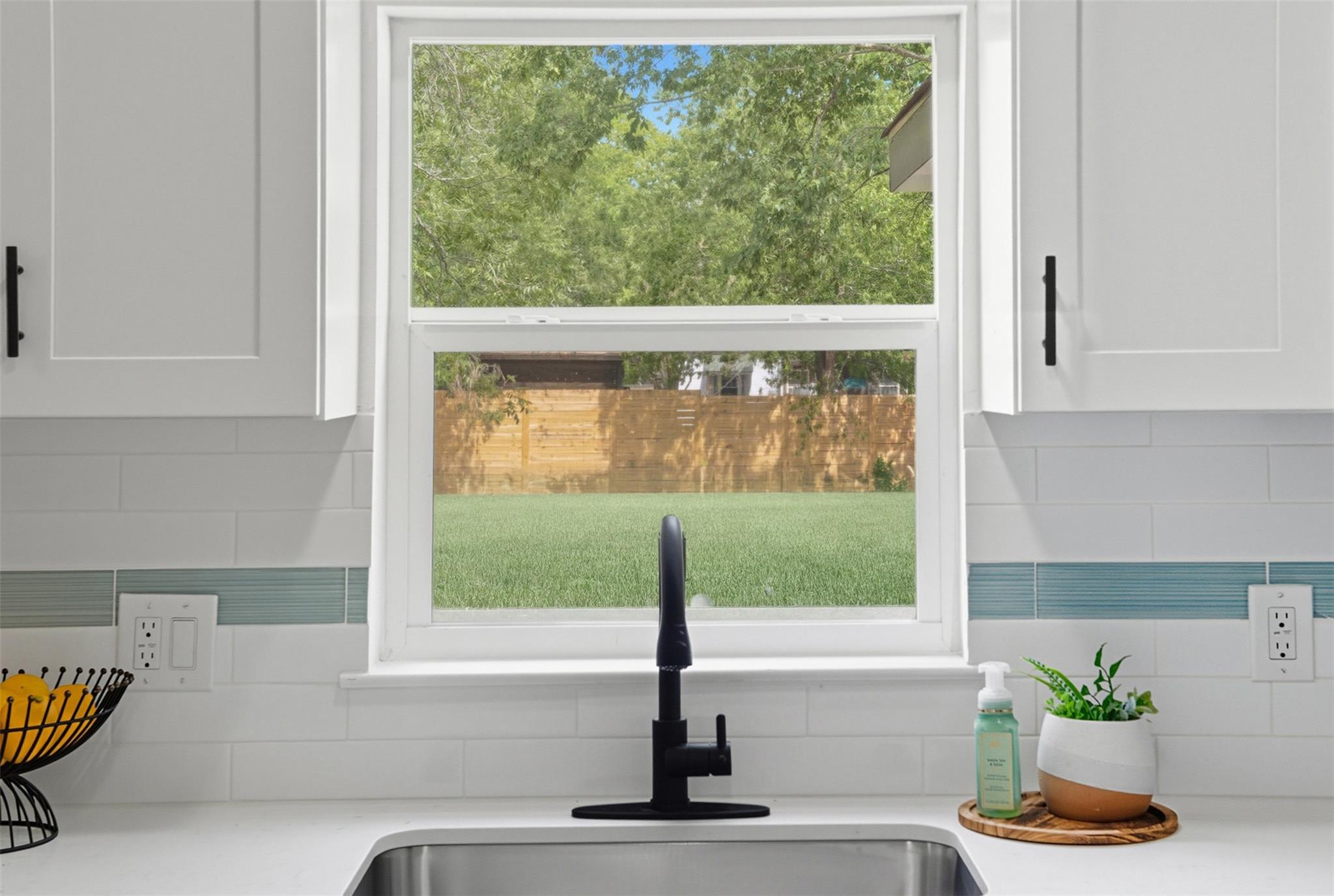 711 Fir Ln, Lockhart, TX 78644