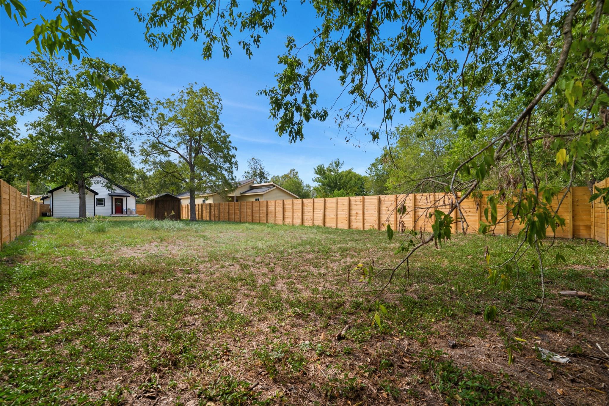 711 Fir Ln, Lockhart, TX 78644
