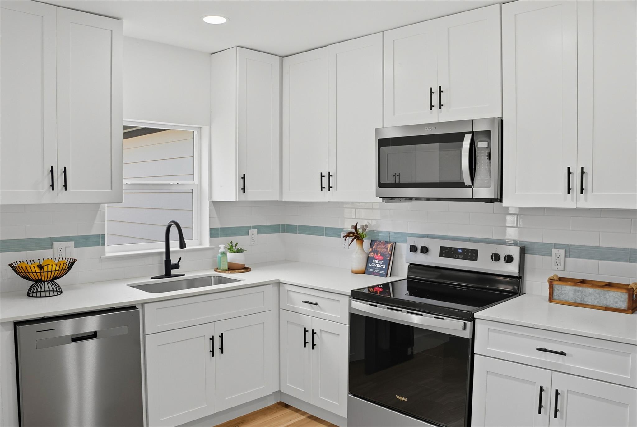 711 Fir Ln, Lockhart, TX 78644