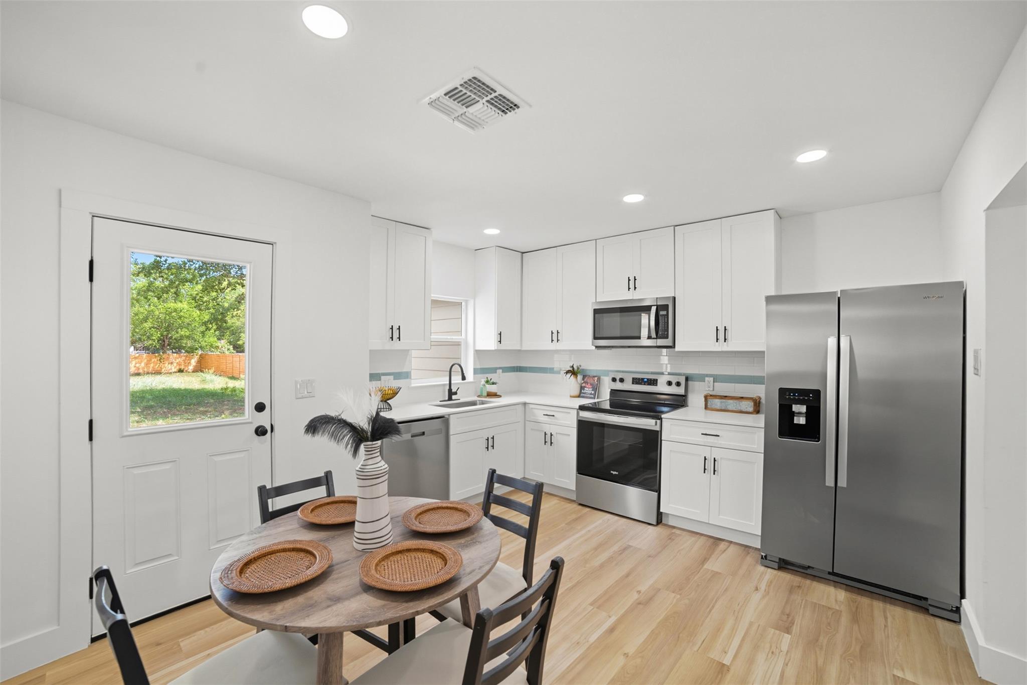 711 Fir Ln, Lockhart, TX 78644