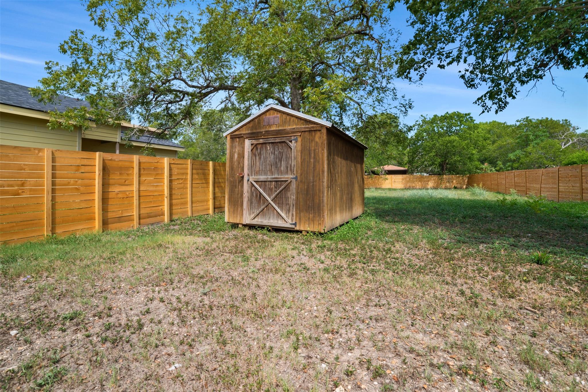 711 Fir Ln, Lockhart, TX 78644