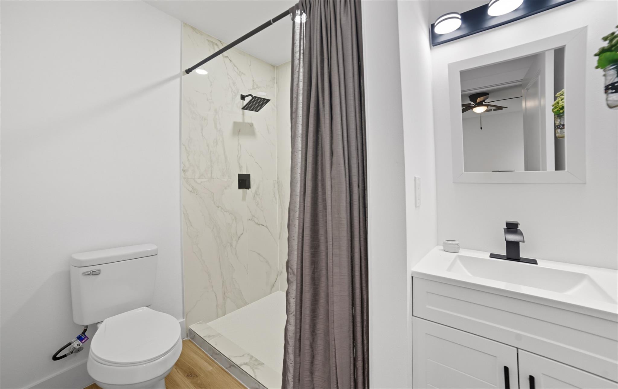 711 Fir Ln, Lockhart, TX 78644