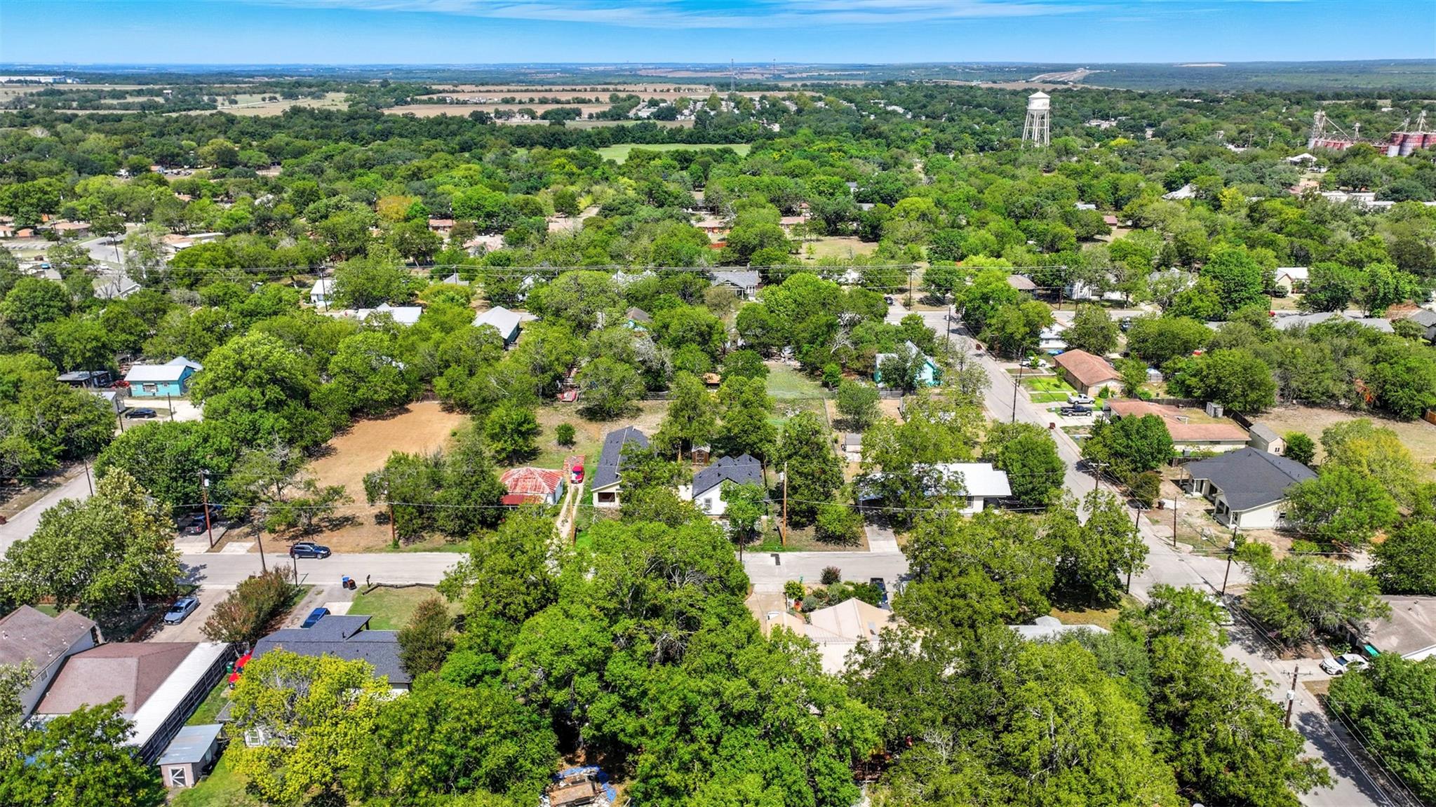 711 Fir Ln, Lockhart, TX 78644