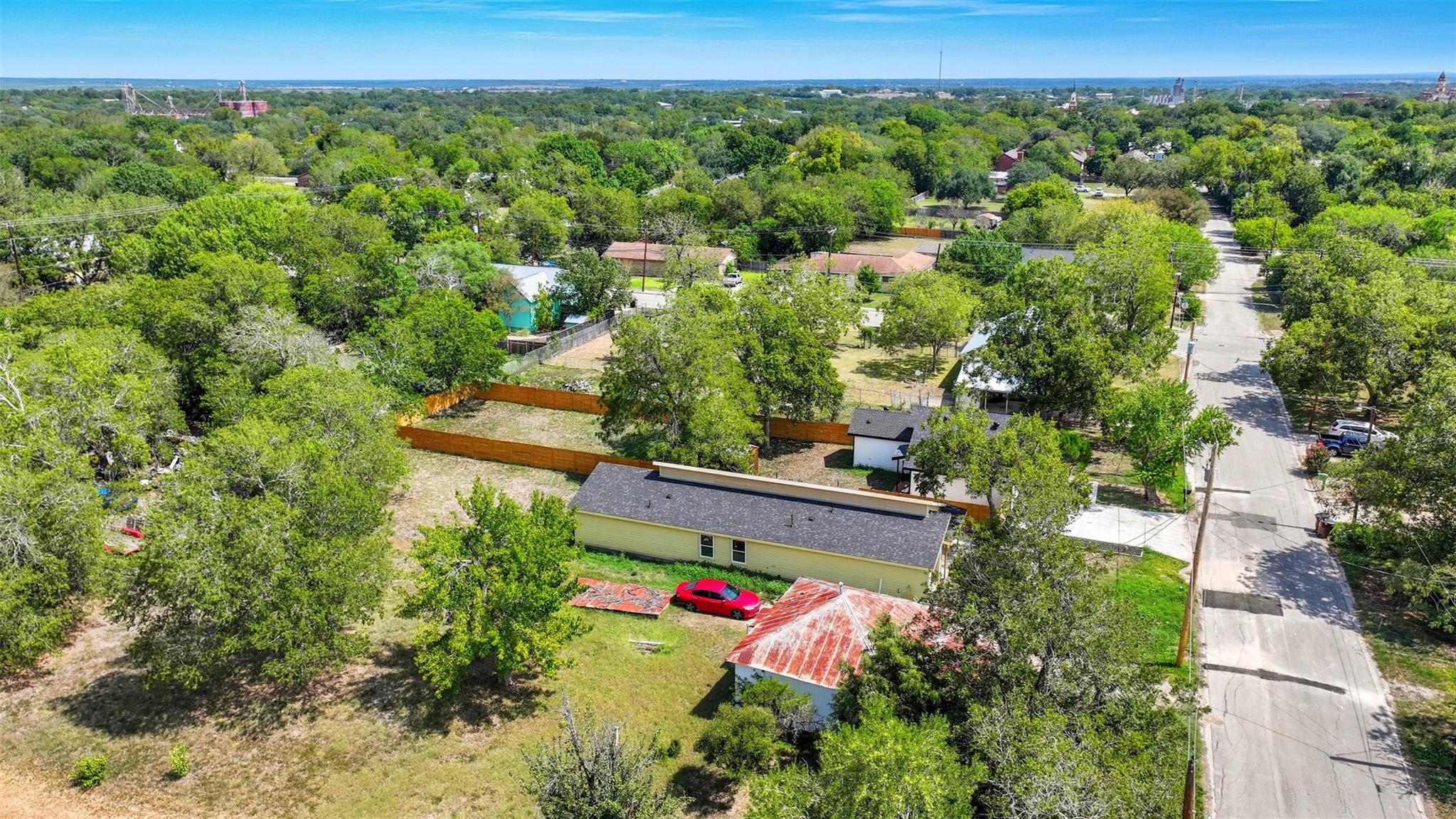 711 Fir Ln, Lockhart, TX 78644