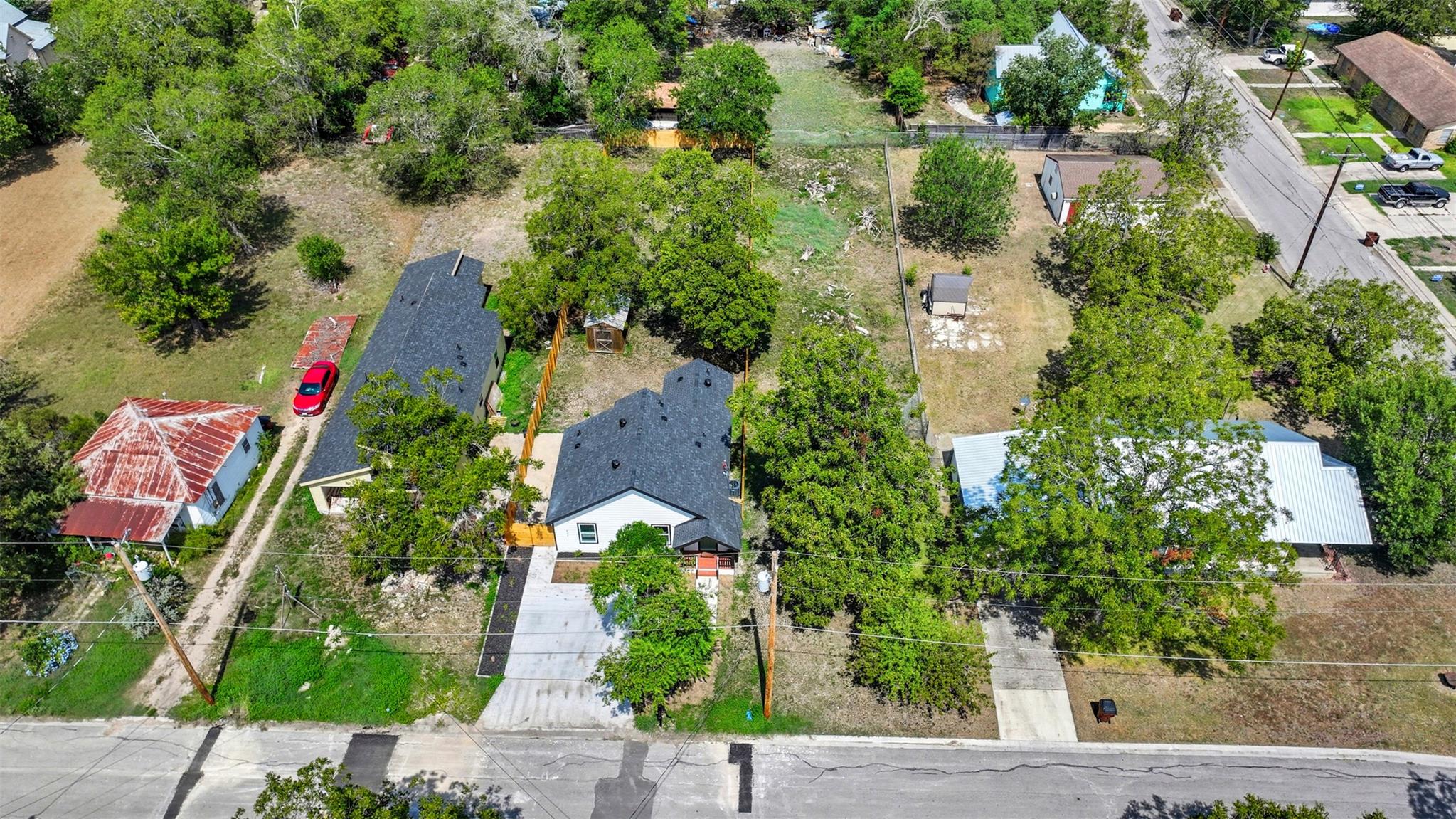 711 Fir Ln, Lockhart, TX 78644