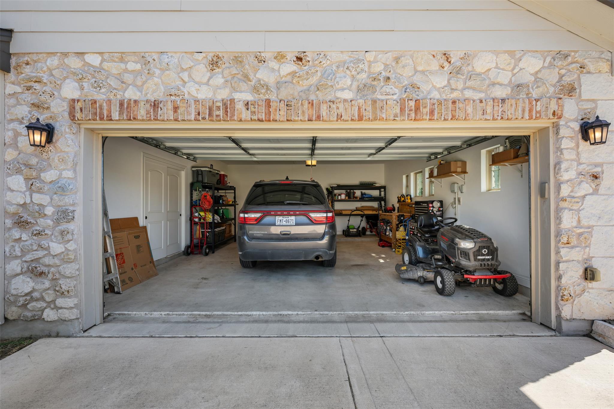 201 Campo Colinas Dr, Bertram, TX 78605