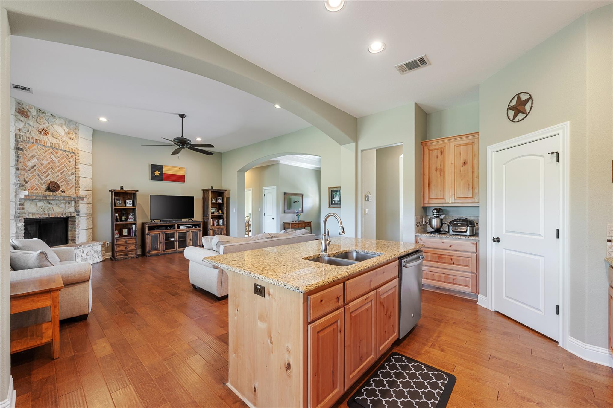 201 Campo Colinas Dr, Bertram, TX 78605