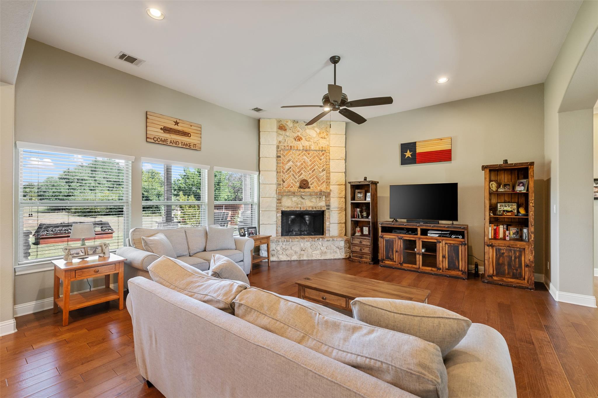 201 Campo Colinas Dr, Bertram, TX 78605