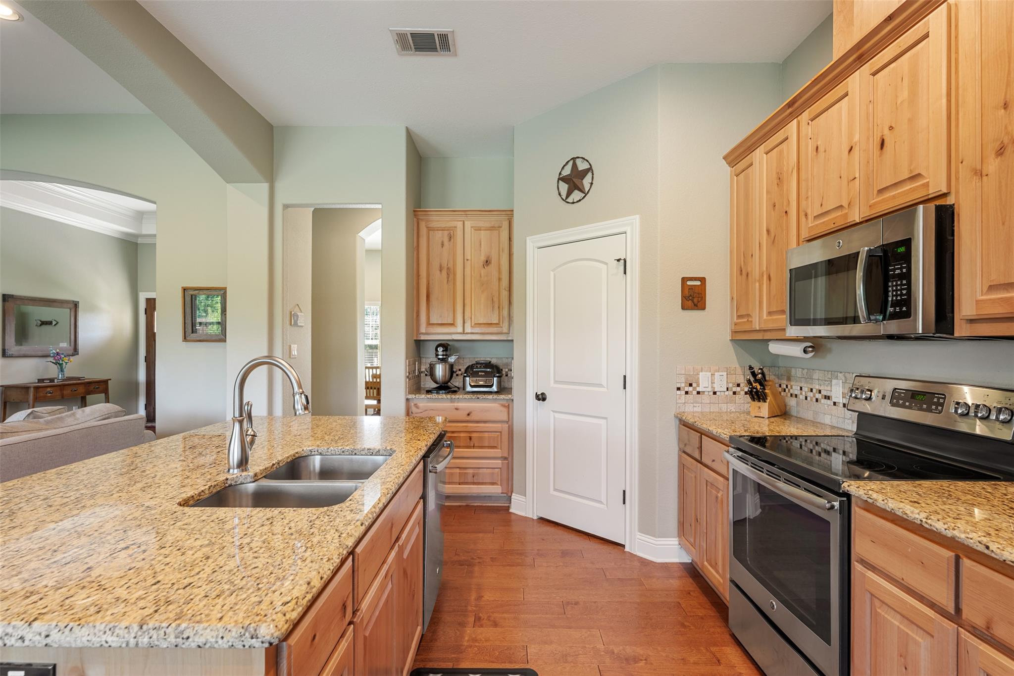 201 Campo Colinas Dr, Bertram, TX 78605