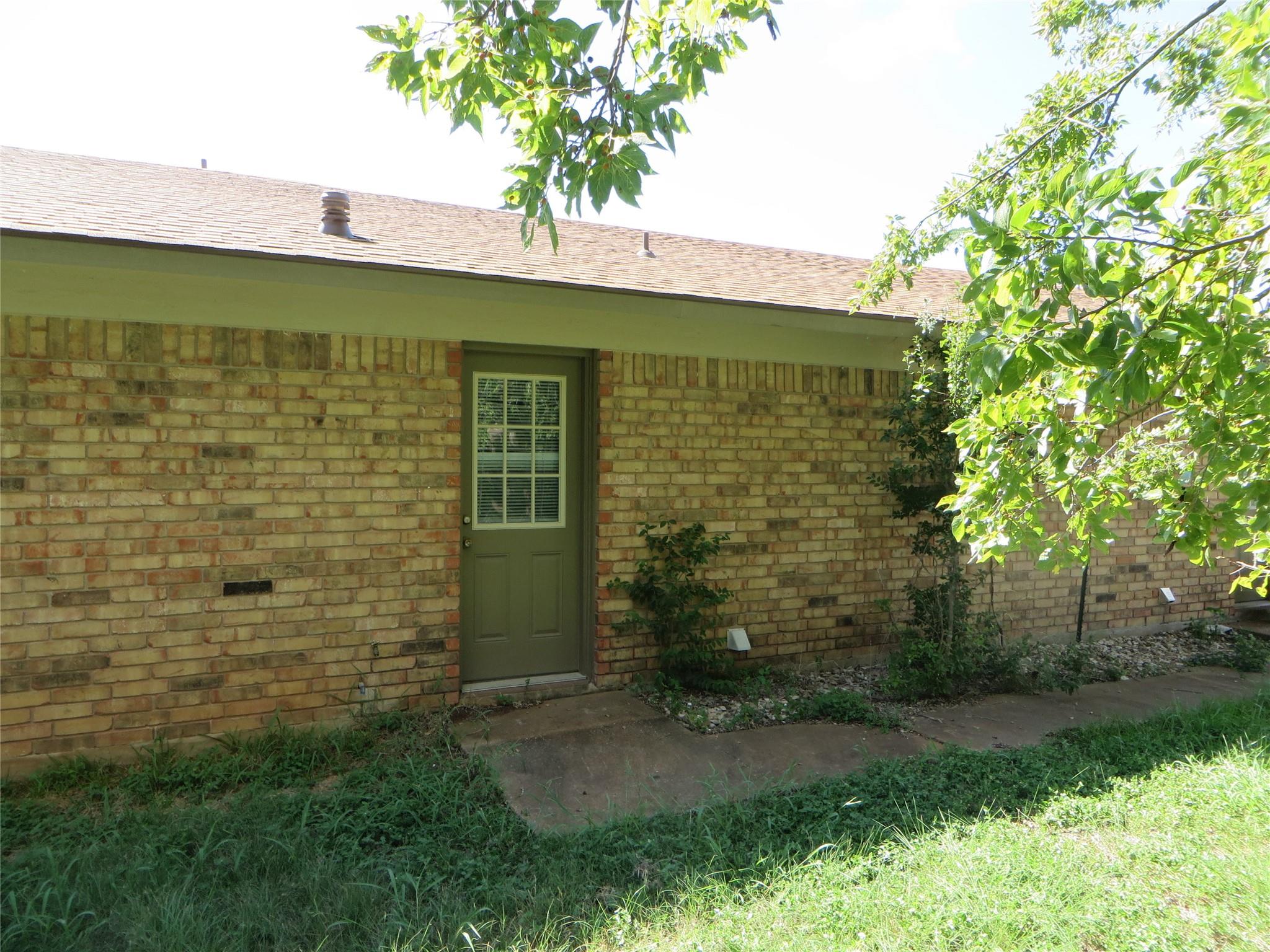 812 RANCH Rd # B, Georgetown, TX 78628