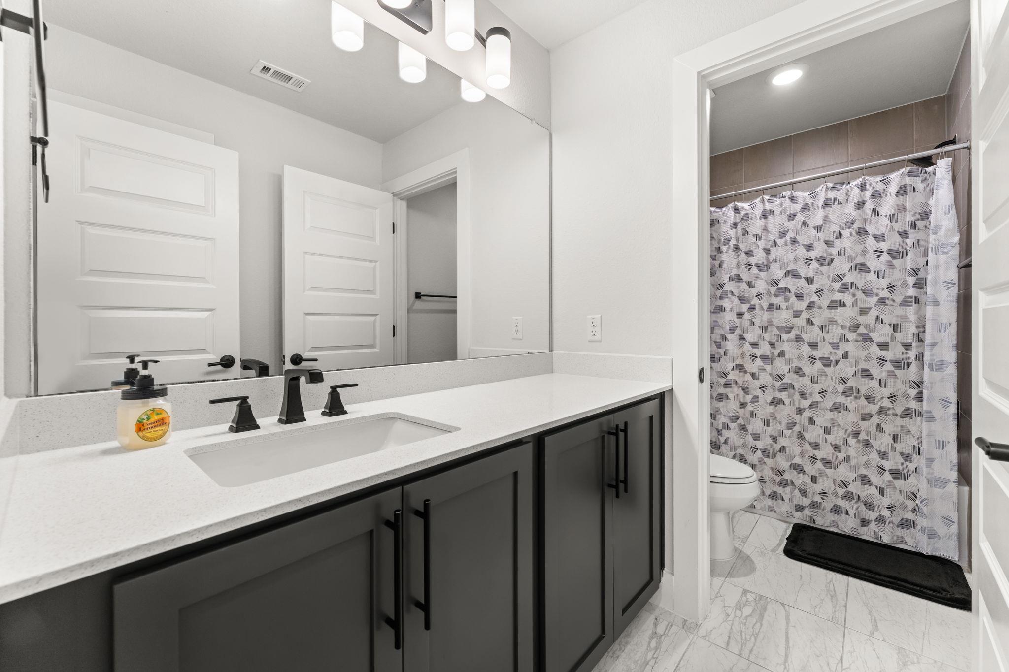 8512 McKamy Dr, Austin, TX 78744