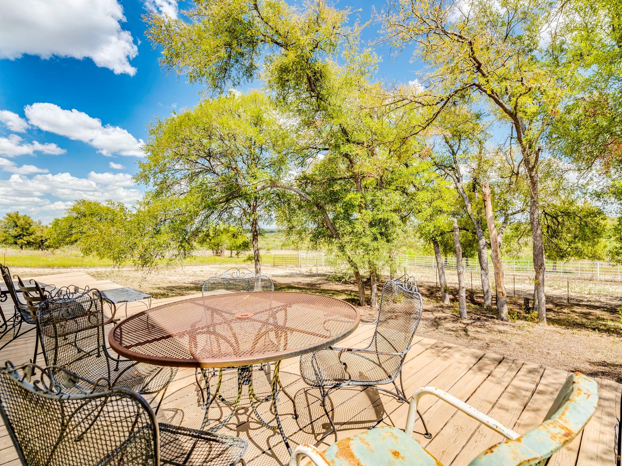 182 Lantana Ln, Maxwell, TX 78656