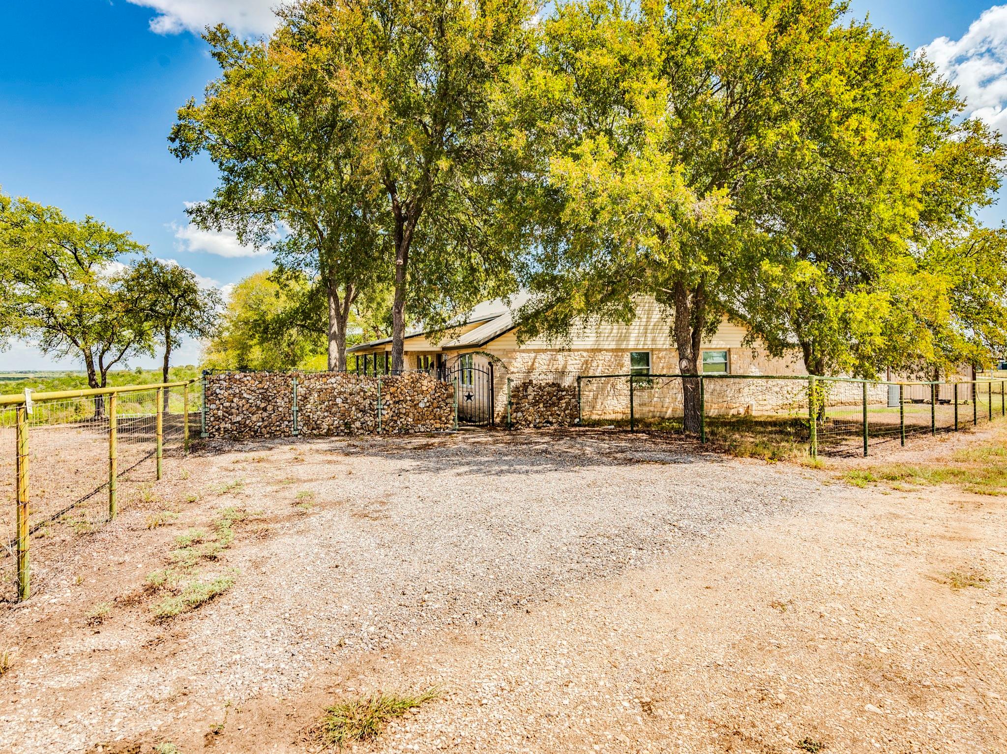 182 Lantana Ln, Maxwell, TX 78656