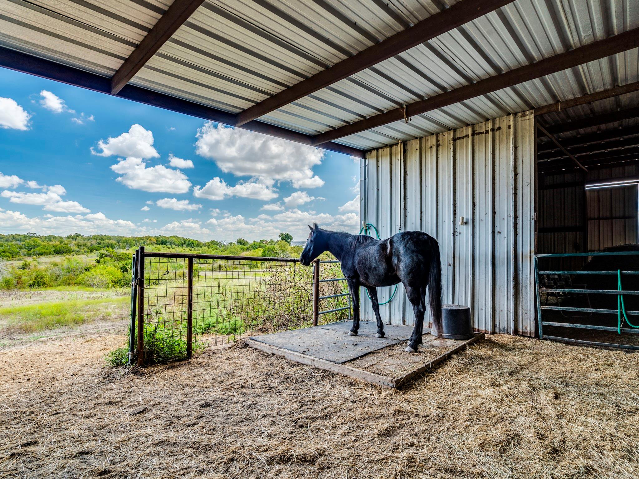 182 Lantana Ln, Maxwell, TX 78656