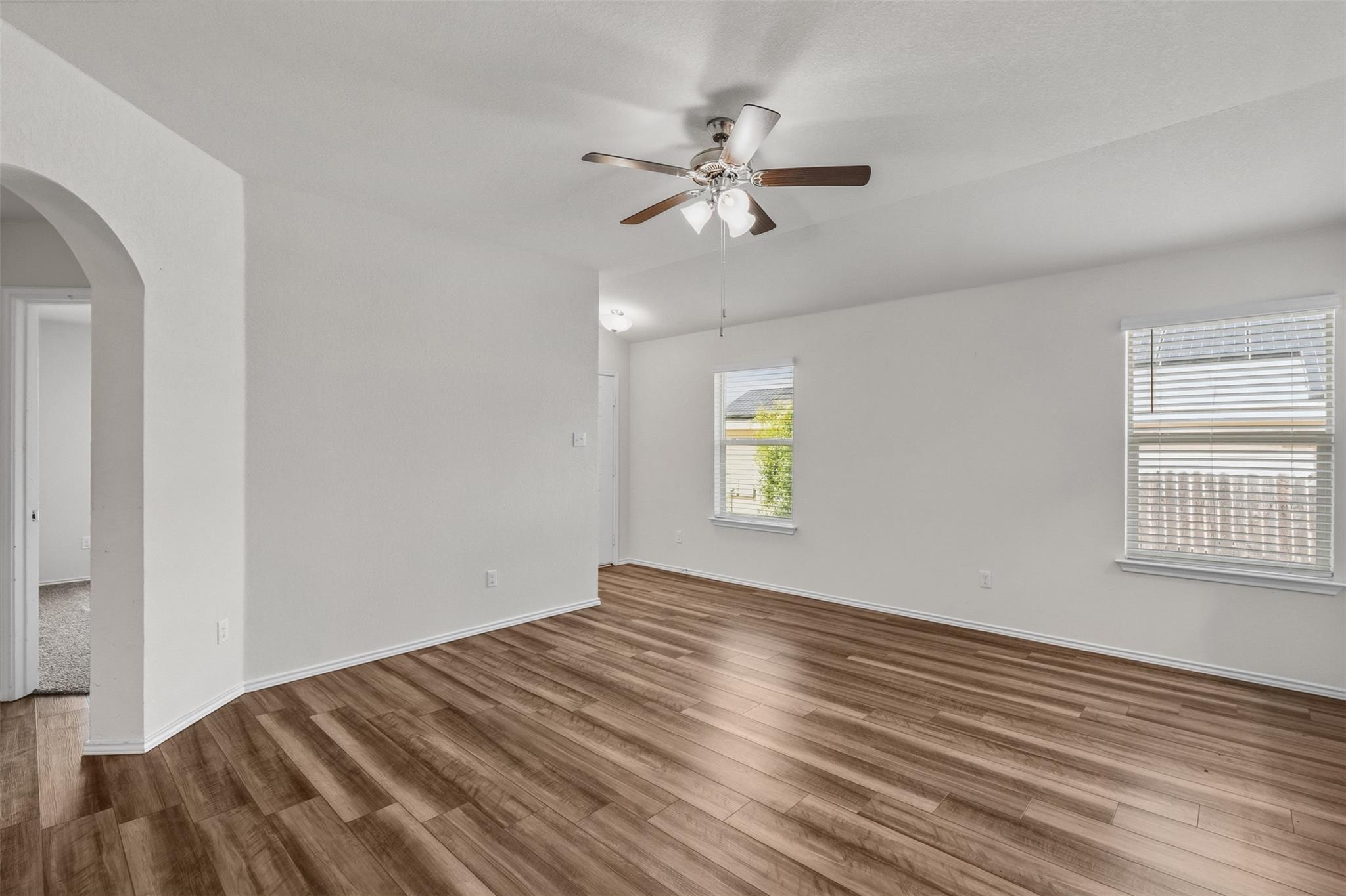 103 Reagor Dr, Taylor, TX 76574