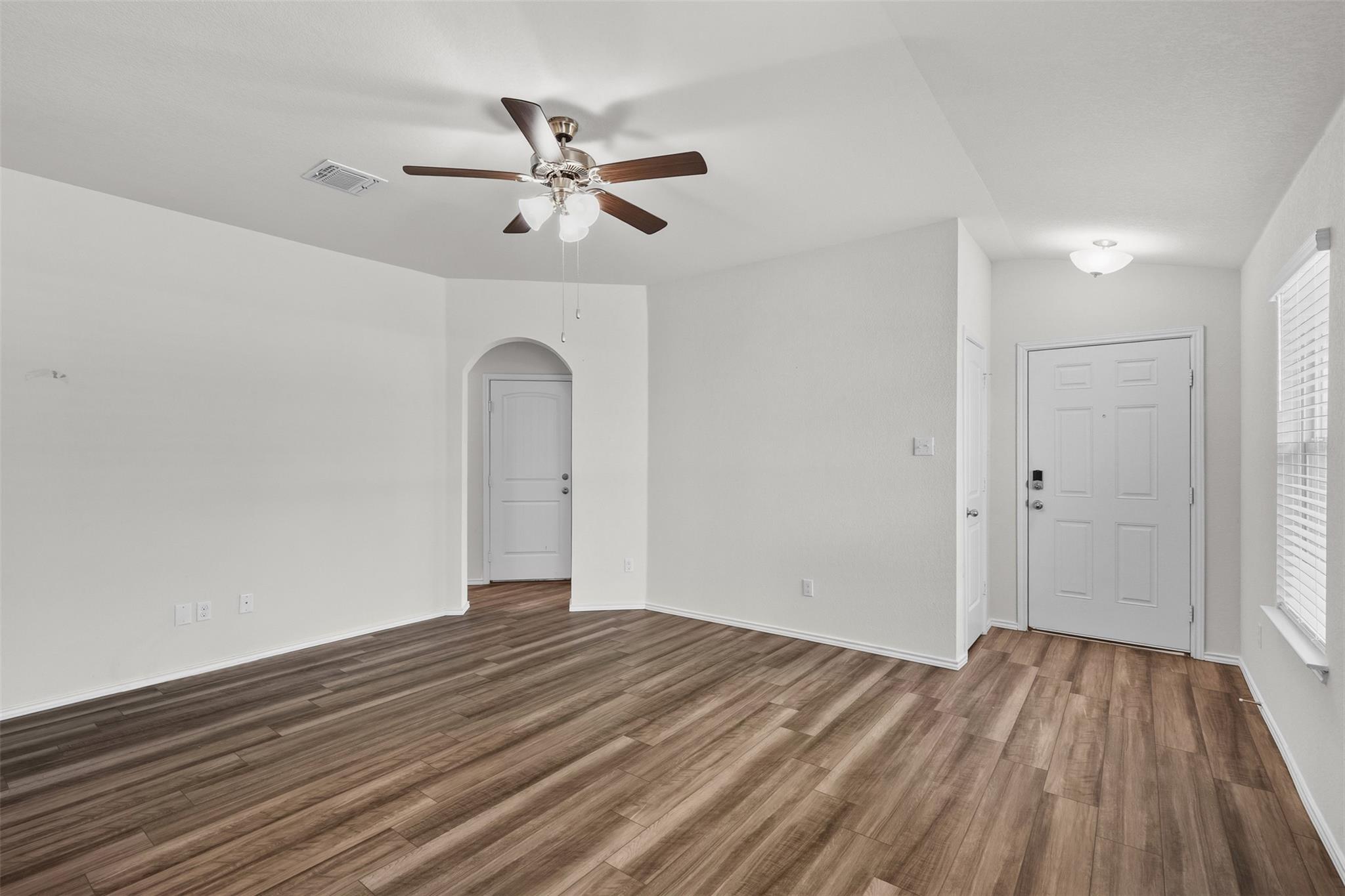 103 Reagor Dr, Taylor, TX 76574